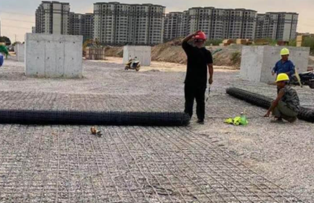 梁溪土工格栅铺设前地基要怎么处理？